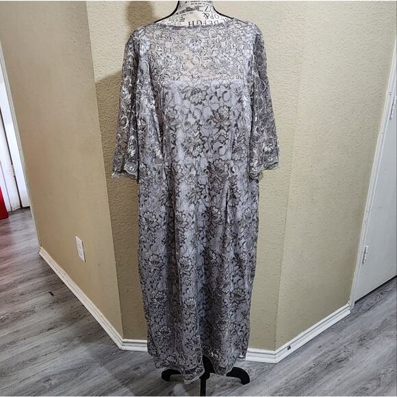 Adrianna Papell Metallic Lace Cocktail Dress with Sheer Flared Sleeves Size 22W - Picture 4 of 12